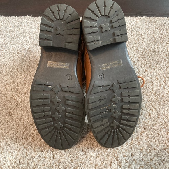 Brown boots - Picture 7 of 12